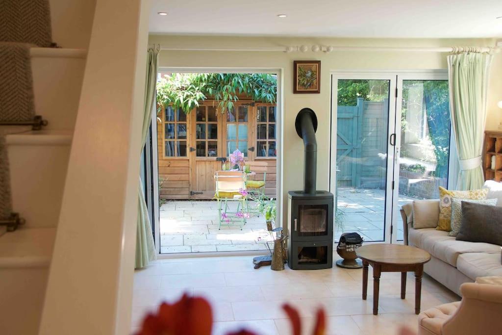 Canal View 2 Bedrooms End Of Terrace Chichester Esterno foto