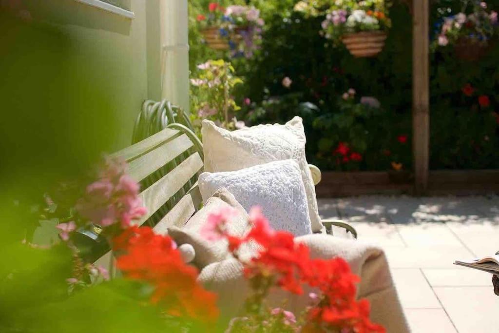 Canal View 2 Bedrooms End Of Terrace Chichester Esterno foto