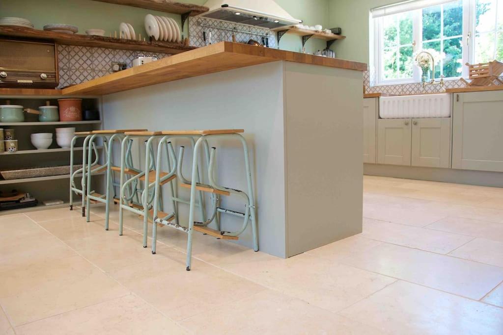 Canal View 2 Bedrooms End Of Terrace Chichester Esterno foto